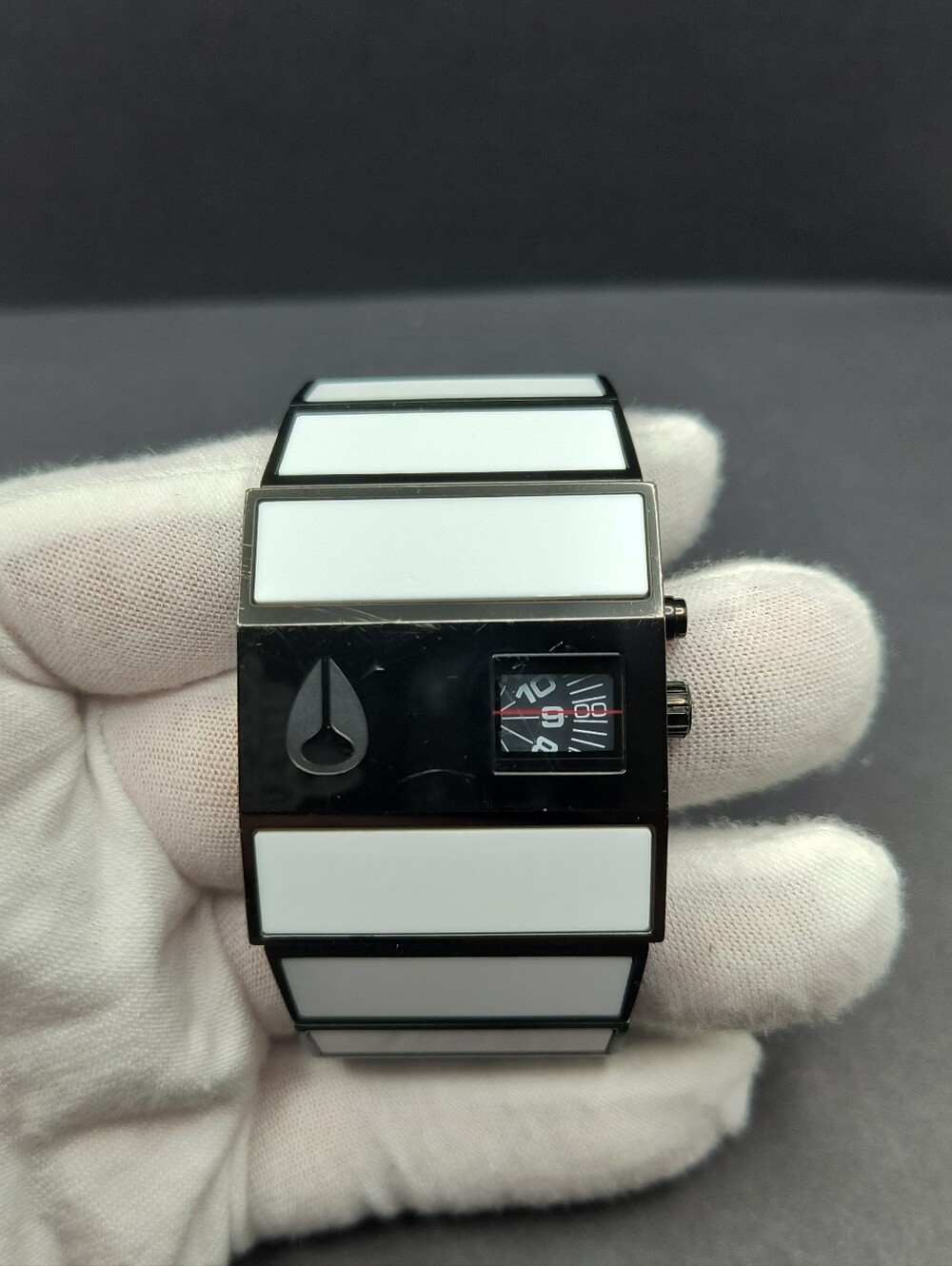Nixon Rotolog White & Black *Rare* Needs Battery*